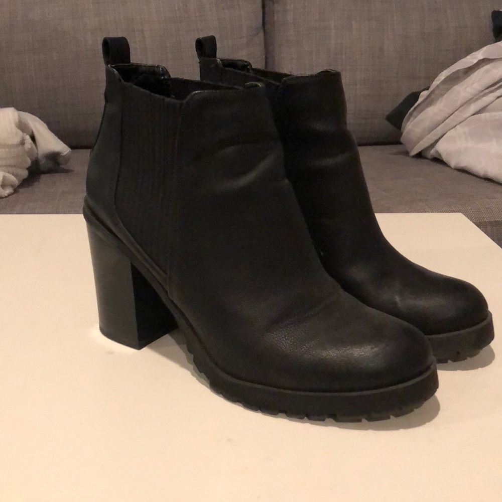 Sam&Libby black booties